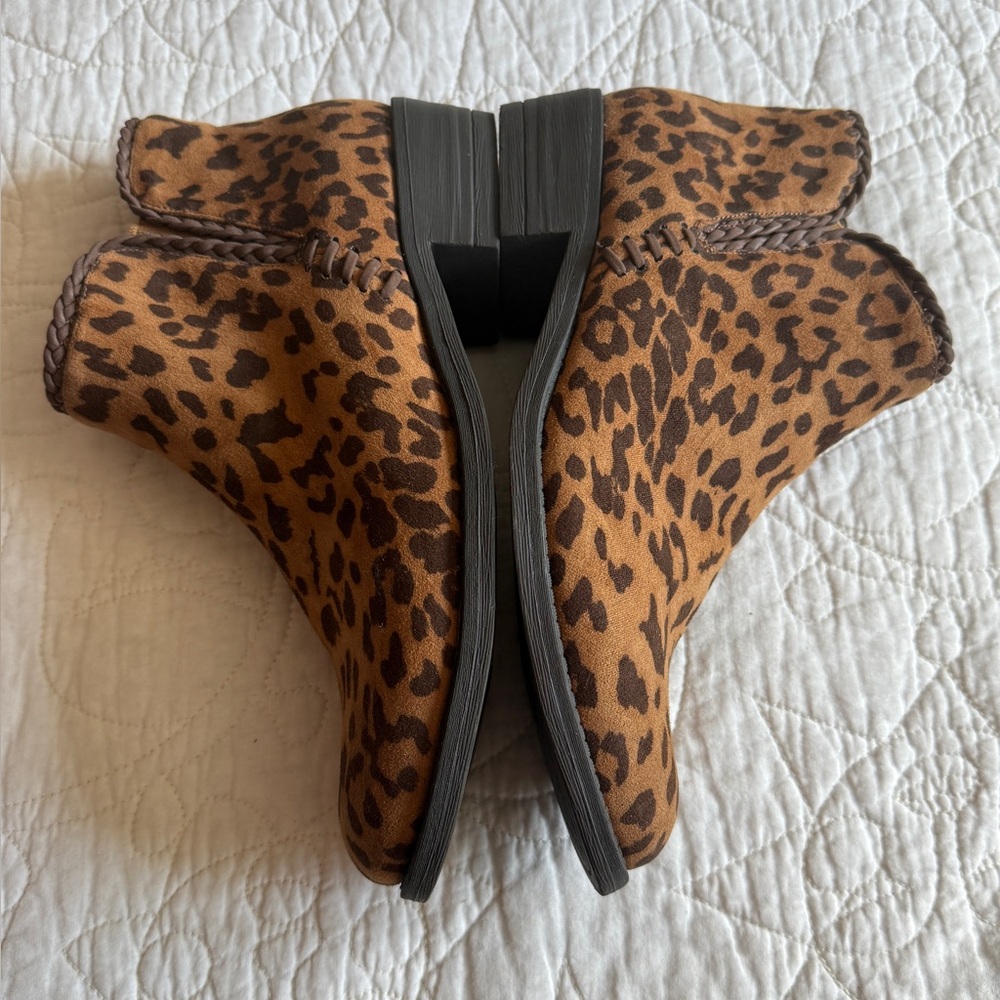 Madeline Girl size 8.5 Leopard Print Ankle Boots in NWOT condition